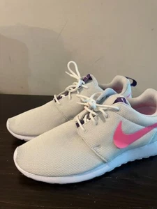 Size 10 - Nike Roshe One Pure Platinum Laser Pink W - Picture 1 of 6