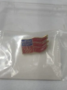 Spilla bavero sponsor USA Maxwell House Calgary Winter Olimpiads 1988 vintage 1" nuova con scatola - Foto 1 di 2