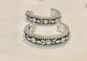 Pretty Detailed Silver Tone Hoop Earrings - Picture 1 of 2