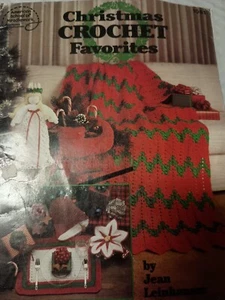 Christmas Crochet Favorites Patterns Book Afghans Poinsettia Bell Potholder Y12 - Picture 1 of 1
