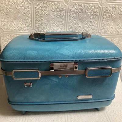 Vintage American Tourister Makeup Cosmetic  Vanity Train Case Blue - Image 1 of 4