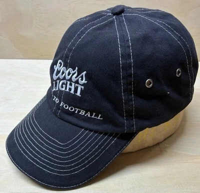 Gorra de fútbol Coors Light negra con gancho/bucle trasero cerveza promoción aquí está para el fútbol Foto 1 de 4