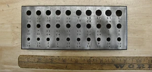 Vintage Maschinist hergestellt Stahl Bohrer Index, 7 Pfund 7,6 Unzen, 30 markierte Öffnungen, 8-1/8 Zoll lang - Bild 1 von 7