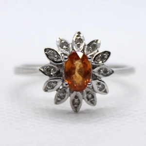 ANILLO GRANATE ovalado 14K W/G SPESSARTITE .65CTW & Rd Diamond ACC .07CTW Talla 7 - Imagen 1 de 7