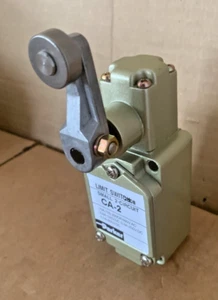 Hyundai / Parker Small 2- Circuit Limit Switch JL-NA-2-12-22 Metal Roller - Picture 1 of 8