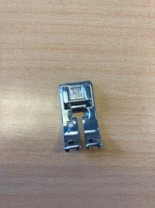 Husqvarna Viking Sewing Machine Side Motion Presser Foot #411-7399 F - Picture 1 of 1