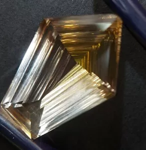 Designer cut Citrine gemstone - faceted natural golden Quartz 28.50 CTS - Bild 1 von 10