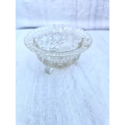 Cenicero de vidrio prensado vintage patrón Starburst en pies de trípode 4′′ vidrio transparente Foto 1 de 4