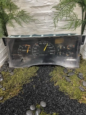 Cuadro de instrumentos Chevrolet K2500/3500 1997-2002  Foto 1 de 4