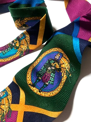 GIANNI VERSACE VINTAGE AÑOS 90 CORBATA ESCOCESA GAITAS KILT ITALIA VERDE - Imagen 1 de 4