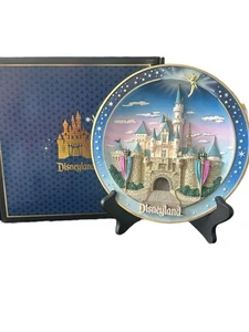 Disneyland Dornröschen Schloss Teller mit Tinkerbell Goldketten am Tor mit Box - Bild 1 von 18