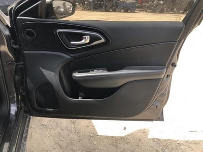Panel de moldura de puerta delantera Chrysler 200 2015-2017 957267 Foto 1 de 4