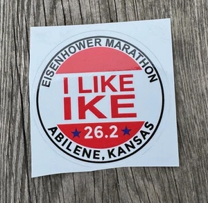 Adesivo 2025 EISENHOWER MARATHON I LIKE IKE 26.2 Abilene Kansas KS Dwight D Half - Foto 1 di 3
