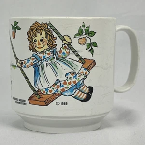 Raggedy Ann & Andy Swing 1969 Vintage Mug Tasse Bobbs Merrill Child’s Kitchen GUC - Bild 1 von 16