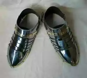 Medieval knight 18 gauge Armor Sabatons Shoes Warrior Gothic Iron & Steel Shoes - Foto 1 di 4