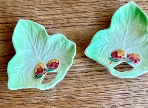 VINTAGE 1930s SHORTER HAND-PAINTED PAIR OF MAJOLICA CHINA TRINKET DISHES - Picture 1 of 1