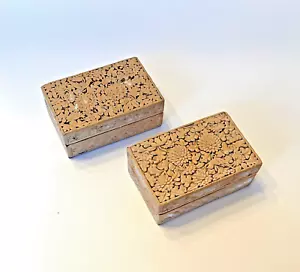 2 alte chinesische geschnitzte Lackdosen Vogel Chrysantheme Design 4"x2,5" Metall gefüttert - Bild 1 von 15