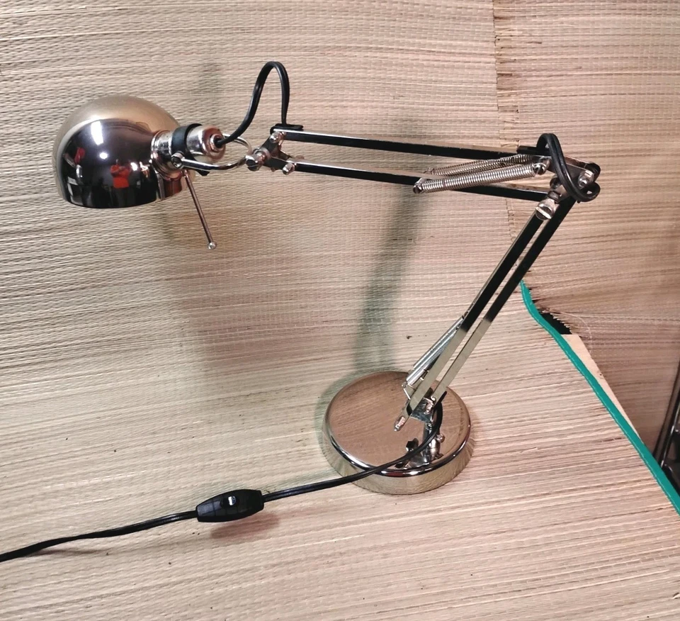 Lámpara de Escritorio Ajustable Articulada Ikea Forsa Acabado Cromo Luz de Dibujo Foto 1 de 4
