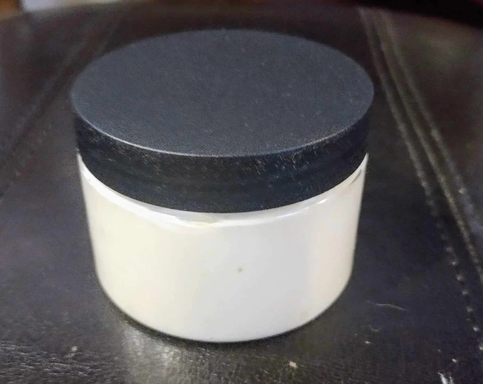 Artisan body butter for Women and Men, made with organic butters and oils. - Image 1 of 3