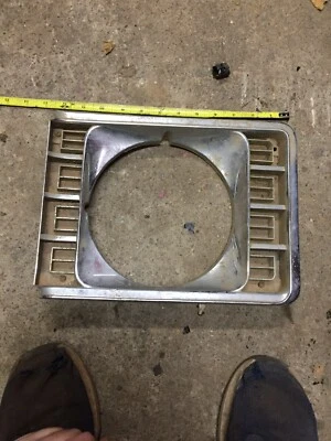 Ford Granada 1975 1976 1977 bisel cromo moldura envolvente dañado leer Foto 1 de 4