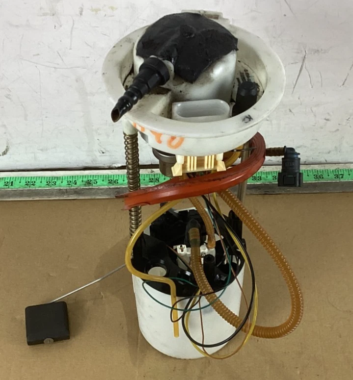 2011 Audi Q5 Fuel Tank Pump Sending Unit Assembly 8R0919051N OEM - Image 1 of 4