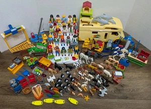 Enorme lotto di figurine Playmobil vintage accessori carro animali camper cibo giocattoli  - Foto 1 di 14