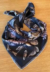 FLORALS & FOLIAGE ON BLACK BACKGROUND VINTAGE 100% SILK SCARF HAND ROLLED VGC - Picture 1 of 8