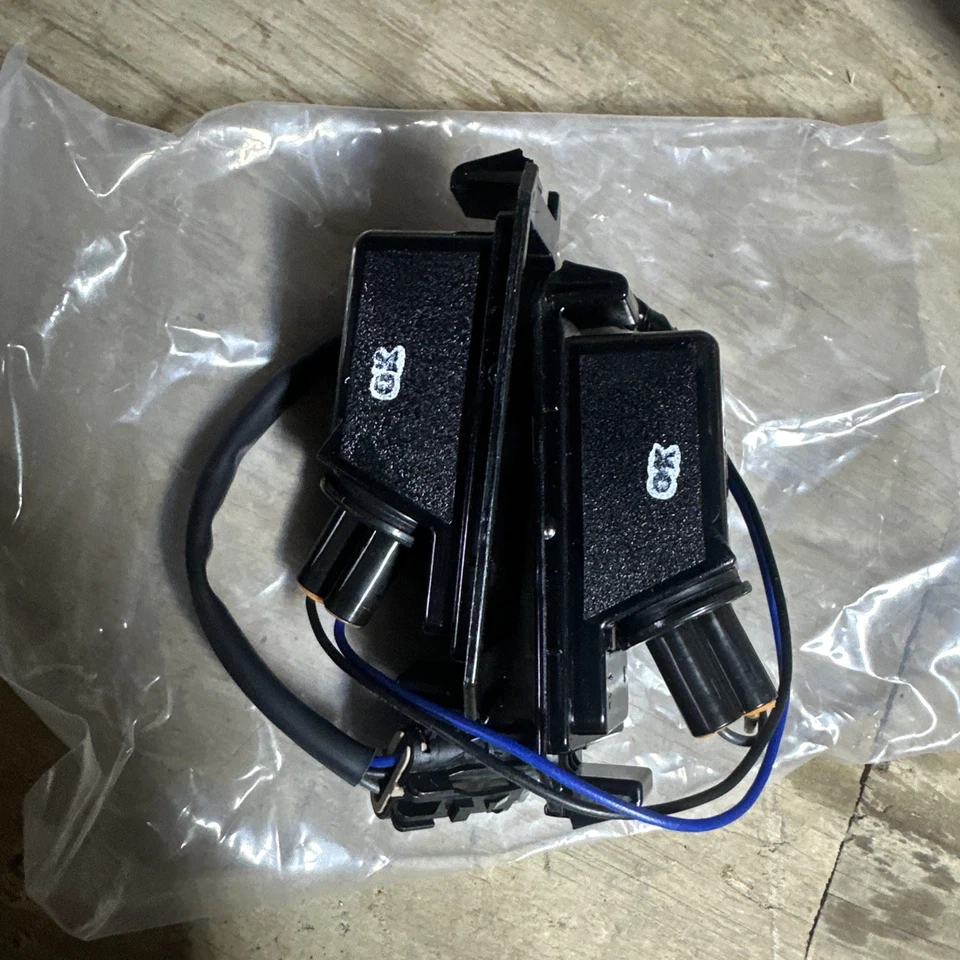 Genuine License plate lamp assembly for I20 Active 2015-2018 Aura i20 925011J000 - Image 1 of 3