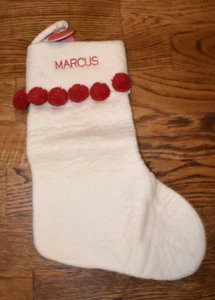 West Elm Bommel Filzstrumpf Marcus Monogramm NEU Neu mit Etikett - Bild 1 von 2