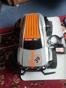 Funkferngesteuertes Auto - Bild 1 von 9