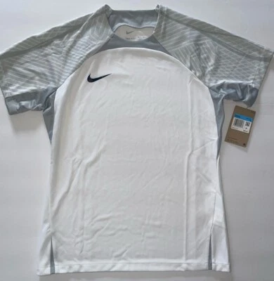 New Women’s Nike Universal Soccer Training Jersey  Medium Futbol DR2278-100 - Image 1 of 4