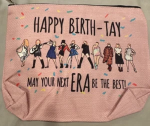 TAYLOR SWIFT BUON COMPLEANNO - POSSA LA TUA PROSSIMA ERA ESSERE LA MIGLIORE! BORSA COSMETICA IN TELA - Foto 1 di 3