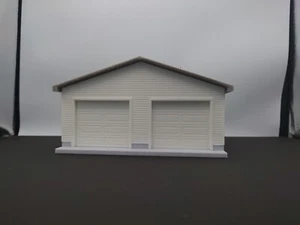 1:43 Scale-White Two 2 Car Garage w/ Movable Door and Removable Roof - Picture 1 of 9