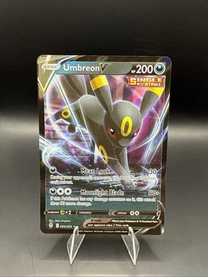 Umbreon V 094/203 SWSH07: Evolving Skies Holo LP - Image 1 of 3