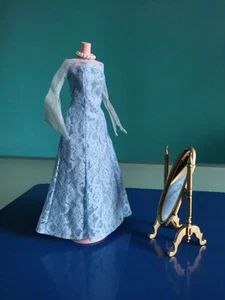 "MATTEL" Abito per Barbie "Royal Circle Fashion", 2003, colore azzurro. - Foto 1 di 9