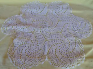 VTG HandCrocheted 24” White Cotton Table Doilie Centerpiece Intersecting Swirls - Picture 1 of 10