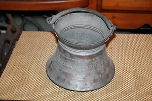 Antiguo caldero de metal egipcio con mango cobre de Oriente Medio - Imagen 1 de 12