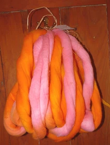 Motomo Gallery / Hand Dyed Australian Merino Top / 7.9 ozs. / Early Maple - Picture 1 of 1