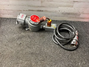 CROUSE HINDS FSQ 3/4" INTERLOCK RECEPTACLE SWITCH w/ BP 49 Pin & Sleeve Plug - Picture 1 of 12