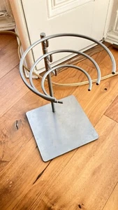 Stop the Struggle: Pastry Bag Stand for Easy One-Handed Filling - Picture 1 of 3