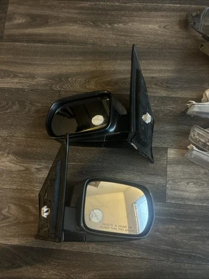 # 2003-2004-2005-2006-2007-2008 Honda Pilot Side View Mirror LH DRIVER SIDE OEM - Image 1 of 2