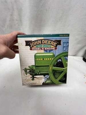 ~VTG~ NEW IN BOX 1/6TH "JOHN DEERE" MODEL "E" HIT MISS FARM ENGINE (NO RESERVE) - Image 1 of 4