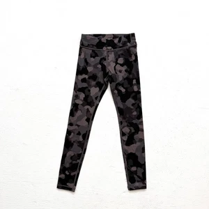 Athleta Girl Printed Chit Chat Camo Leggings Size S/7 - Picture 1 of 6