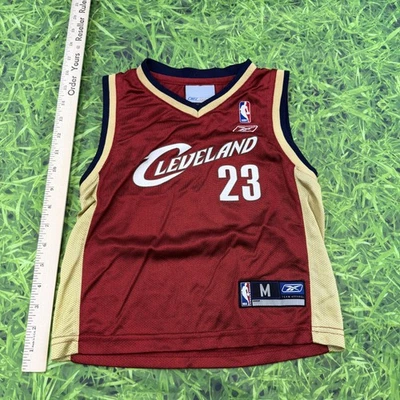 Camiseta deportiva juvenil Cleveland Cavaliers mediana 5-6 roja NBA baloncesto Reebok James 23 Foto 1 de 4