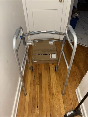 Andador Plegable Guardian 2 Botones, 2 Ruedas Delanteras, Ajuste Altura 4 Patas. Foto 1 de 4