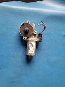 96 97 SABLE/TAURUS RIGHT/PASS. SIDE POWER WINDOW MOTOR FRONT AND REAR 59596 - Bild 1 von 3