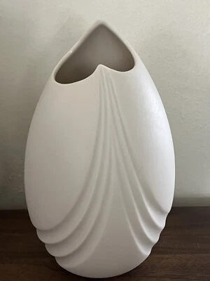 Jarrón verde Mark Lenox ovalado en forma de corazón apertura marfil mate hecho en EE. UU. años 80 Foto 1 de 4