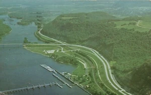 Luftaufnahme Schleuse & Damm Nr. 7 Dresbach Touristenzentrum Minnesota Minn MN Postkarte - Bild 1 von 2