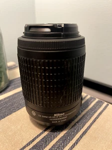 Nikon DX AF-S Nikkor 55-200MM 1:4-5.6G ED Lens - Picture 1 of 7