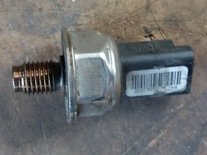 KRAFTSTOFFVERTEILERDRUCKSENSOR / SCHALTER Jaguar X-Type 2.2 Diesel 2005-2010 9307Z511A - Bild 1 von 2